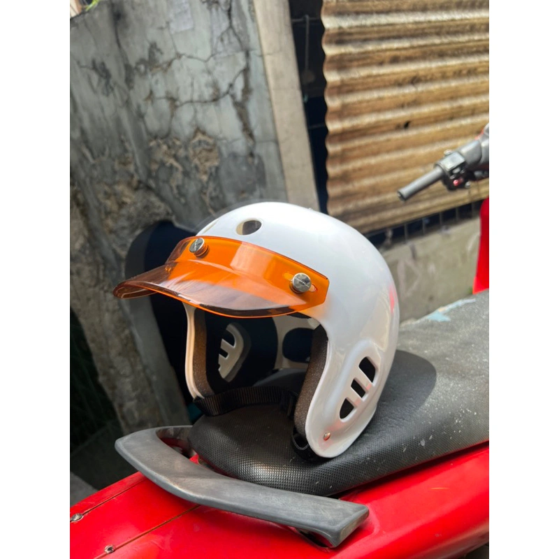 HELM SEPEDA/SKATEBOARD/RAFTING/ARUM JERAM PUTIH GLOSY