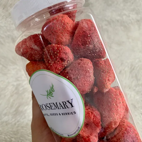 KERIPIK BUAH STROBERI UTUH 700 ML