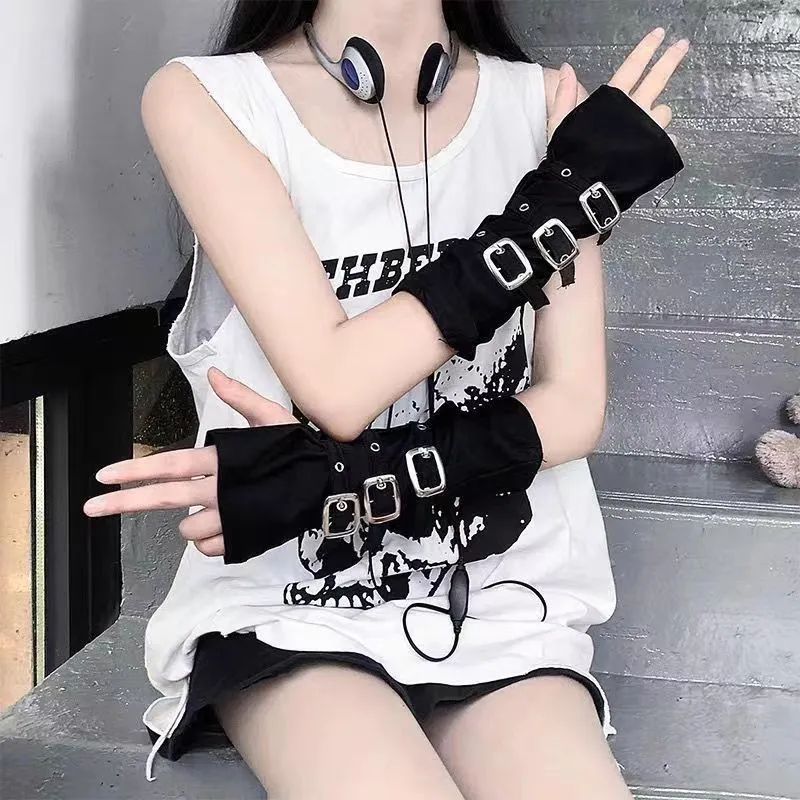 Sarung Tangan Tanpa Jari Dark Punk Metal Clasp Pelindung Lengan Wanita Gothic Motorcycle Hand Protector Musim Panas Edgy Style Aksesoris Fashion