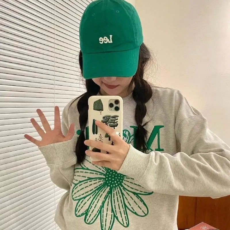 Mardi Mercredi One Tone Flower Embroidery Logo Crewneck Sweatshirt