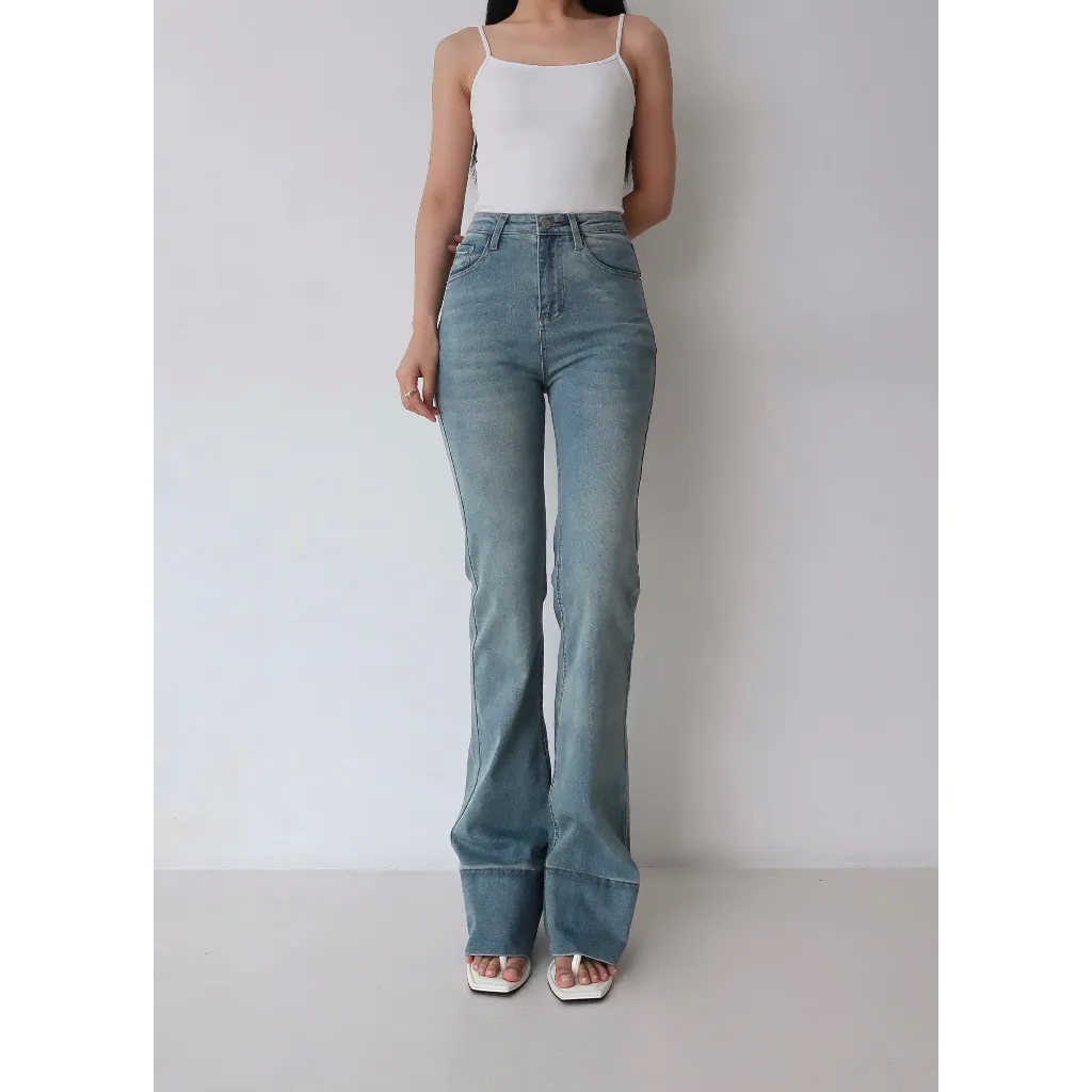 Her Official - IRIS JEANS / Highwaist Flare Jeans