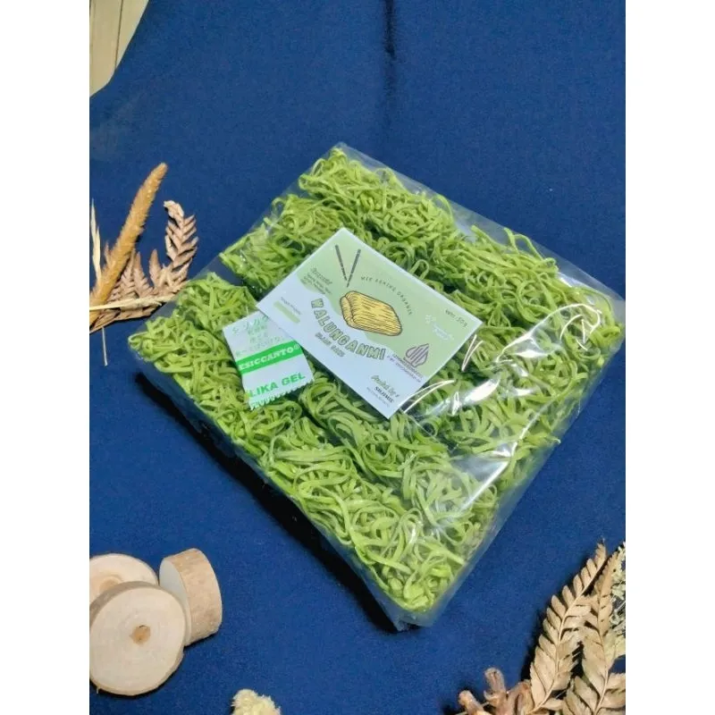 mie kering hijau sawi khas Indonesia