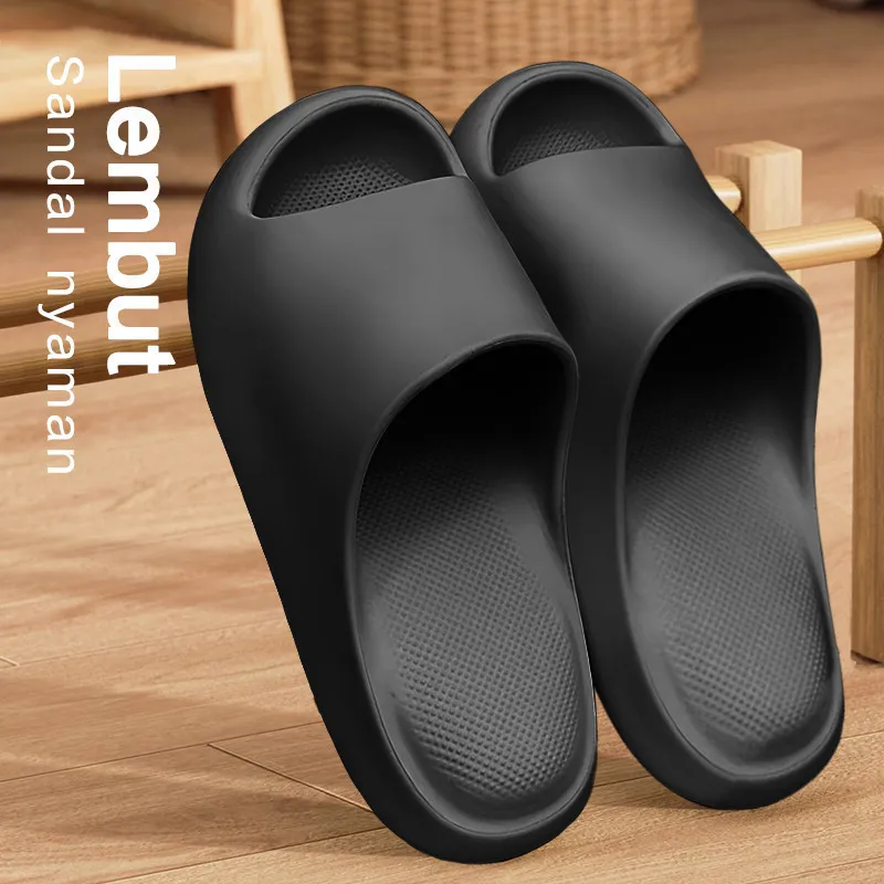 Sandal anti-selip EVA musim panas dengan sol tebal untuk wanita/pria di kamar mandi Sendal Slop Cowo