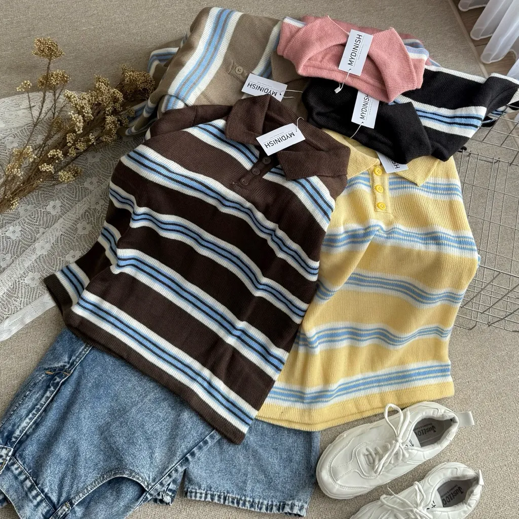 Moetia Polo Rajut Blouse Wanita Berkerah Motif Garis Terkini