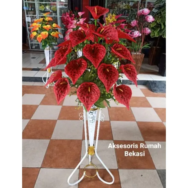 Bunga Aron panda 24 kuntum dengan pot standing besi