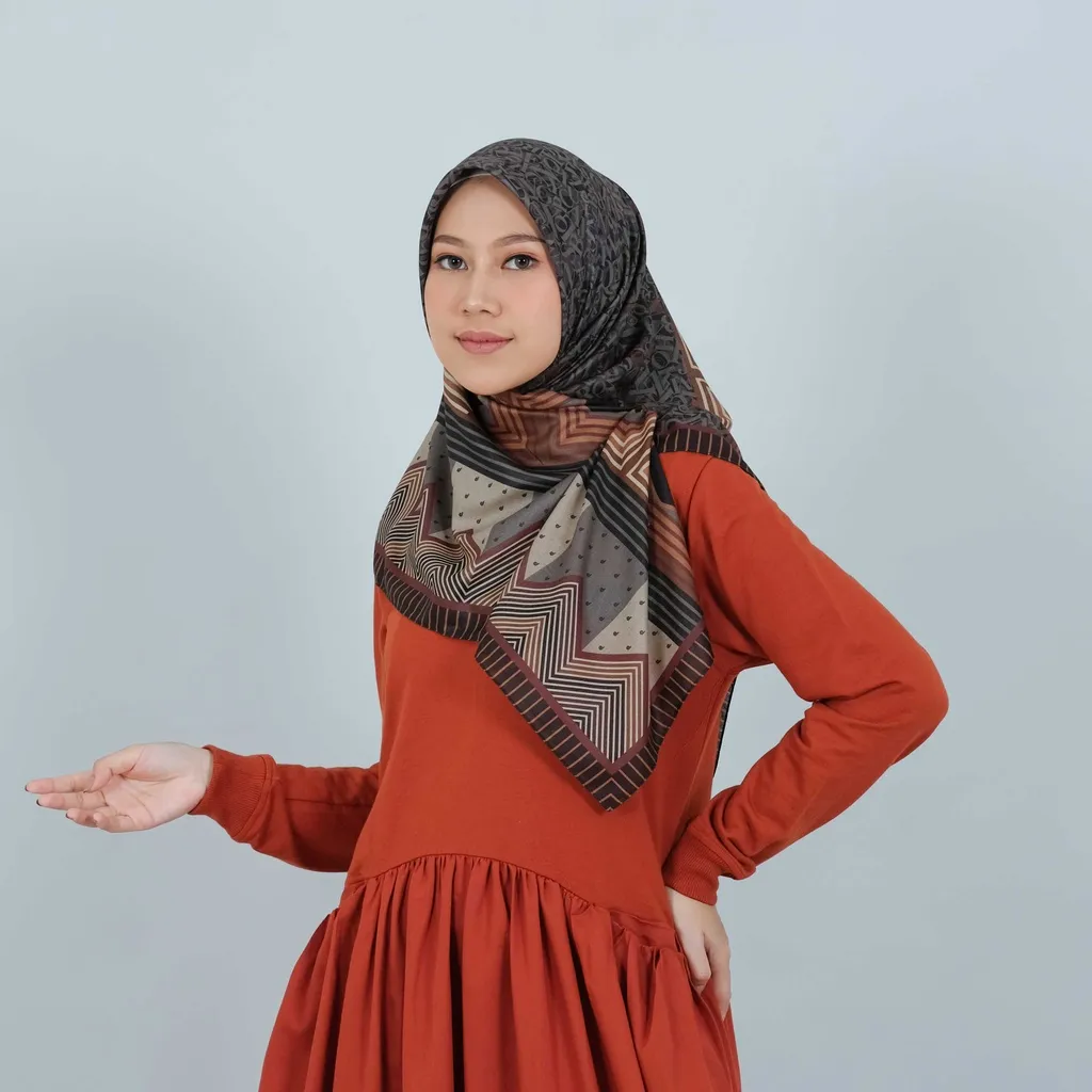 Hijab Motif Segi Empat Deenay Carta Series