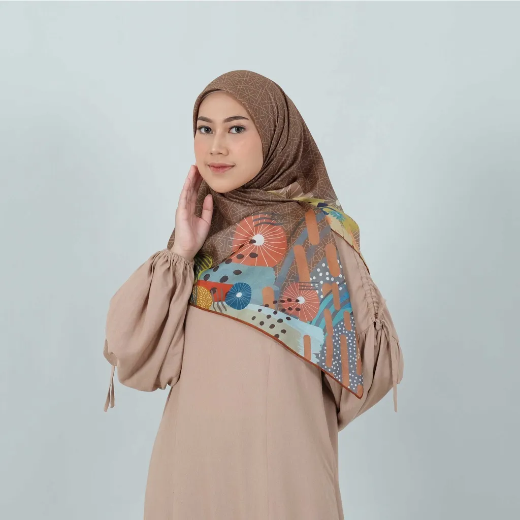 Hijab Motif Segi Empat Deenay Althea Cocoa Brown