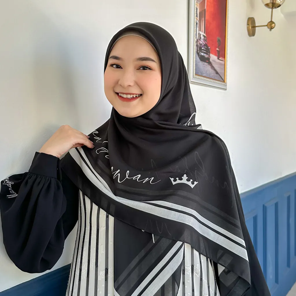 MANDJHA Mono Basic Black Scarf By IVAN GUNAWAN - Jilbab Hijab Segi Empat Motif ORIGINAL MANDJHA