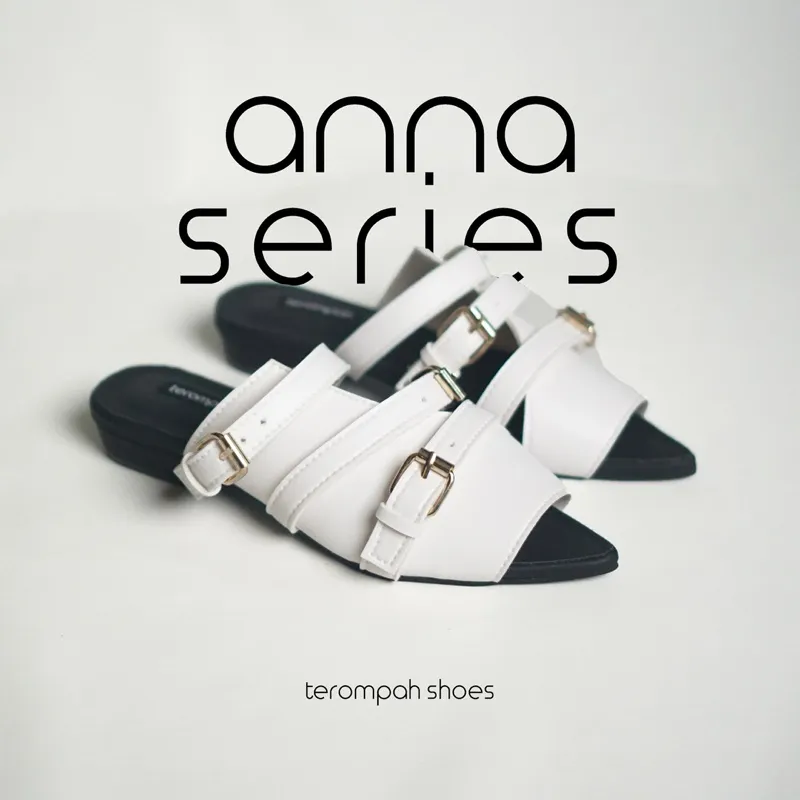 Tarompah Anna White Mules Wanita