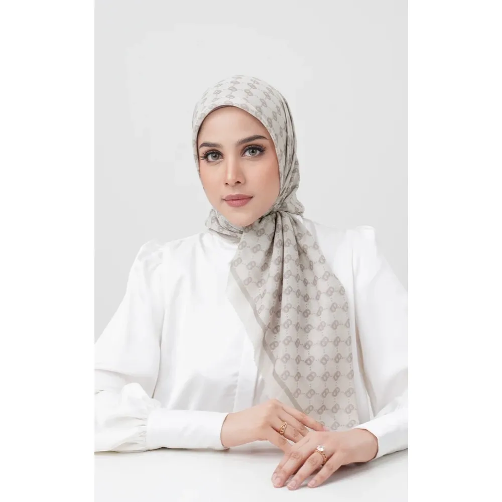 BUTTONSCARVES - Beverly Square - Oatmeal / Hijab Motif Segi Empat
