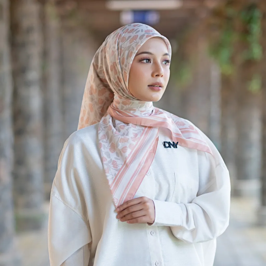 HIjab MOtif Segi Empat Deenay Sachi Series