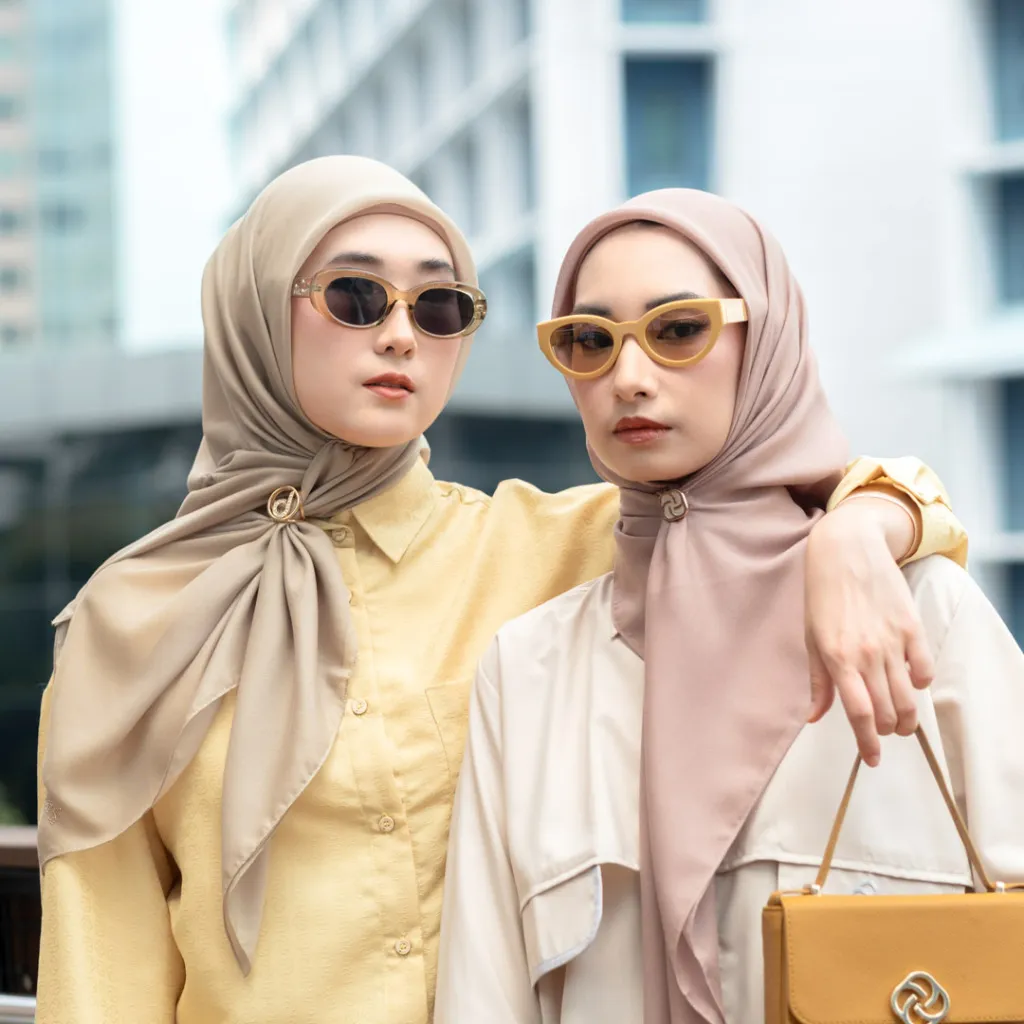 Hijab Polos Segi Empat Deenay Sakuree Series