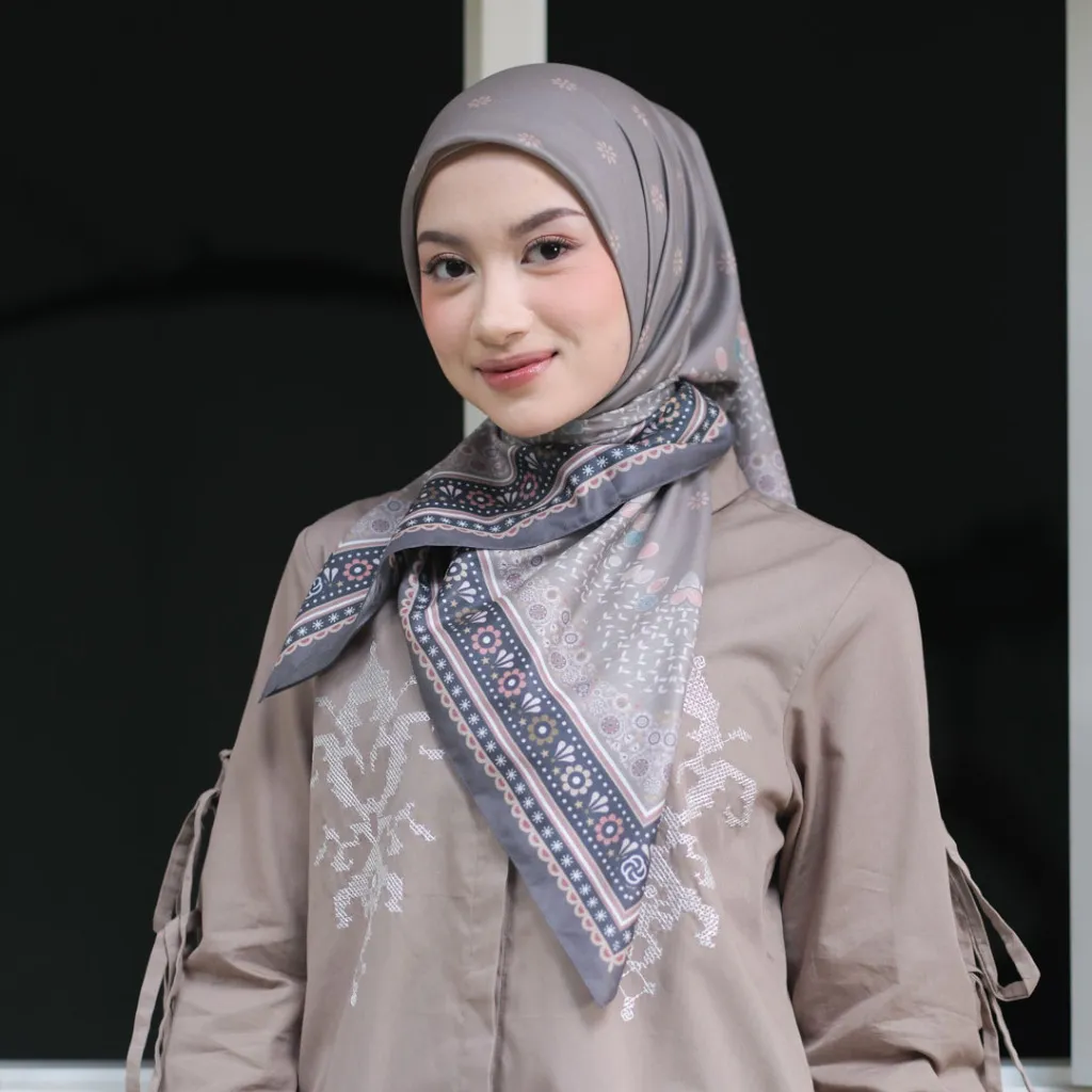 Hijab Motif Segi Empat Deenay Chani Series