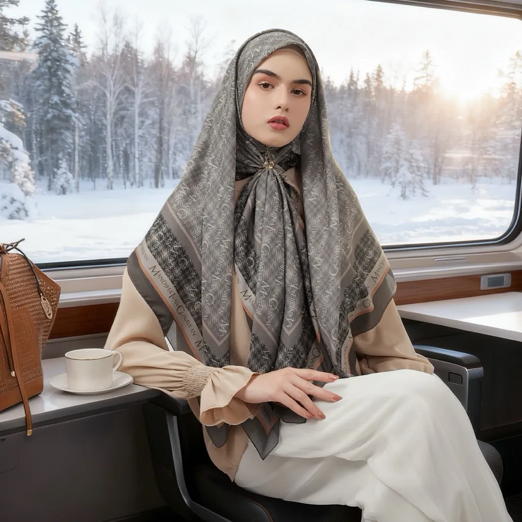 MANDJHA Jeanne Grey Scarf By IVAN GUNAWAN - Jilbab Hijab Segi Empat Motif ORIGINAL MANDJHA