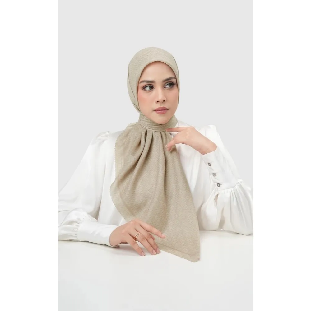 BUTTONSCARVES - Interlock Square - Sand / Hijab Motif Segi Empat