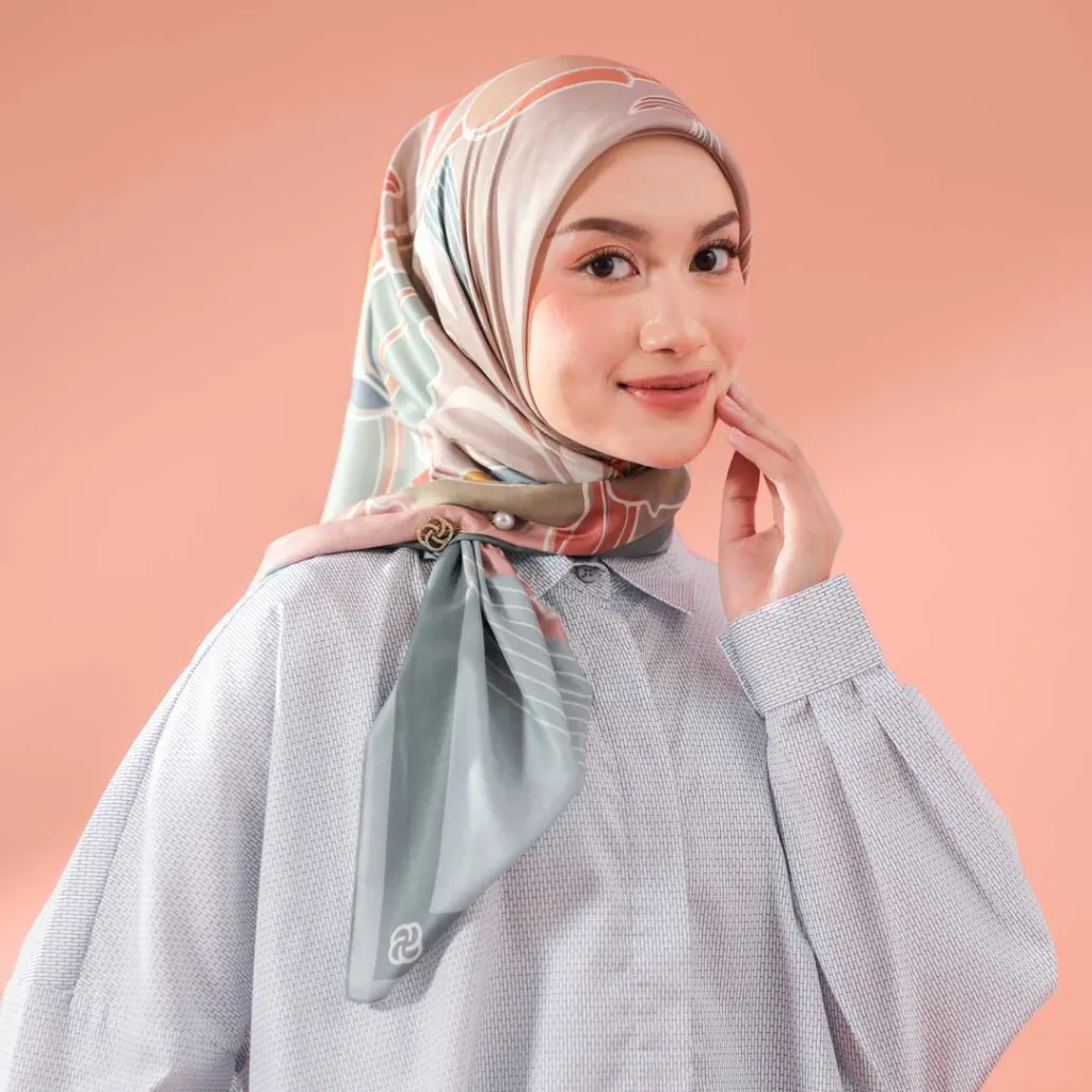 Hijab Motif Segi Empat Deenay Okimi Series