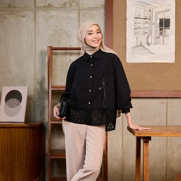 ZM Zaskia Mecca - Delwyn Kemeja Wanita | Daily