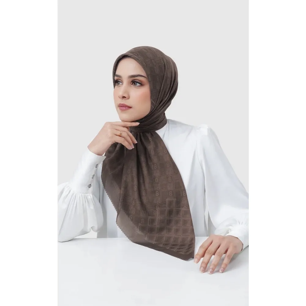 BUTTONSCARVES - Musée Voile Square - Éclair / Hijab Motif Segi Empat
