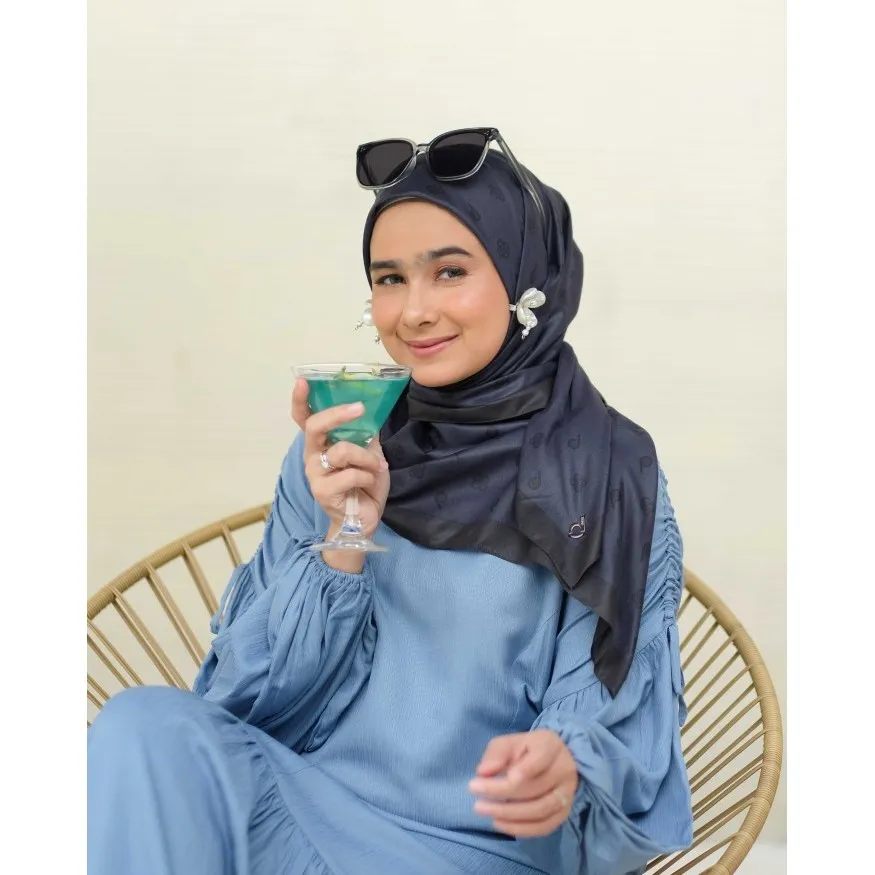 Hijab Motif Segi Empat Deenay Areulla Series
