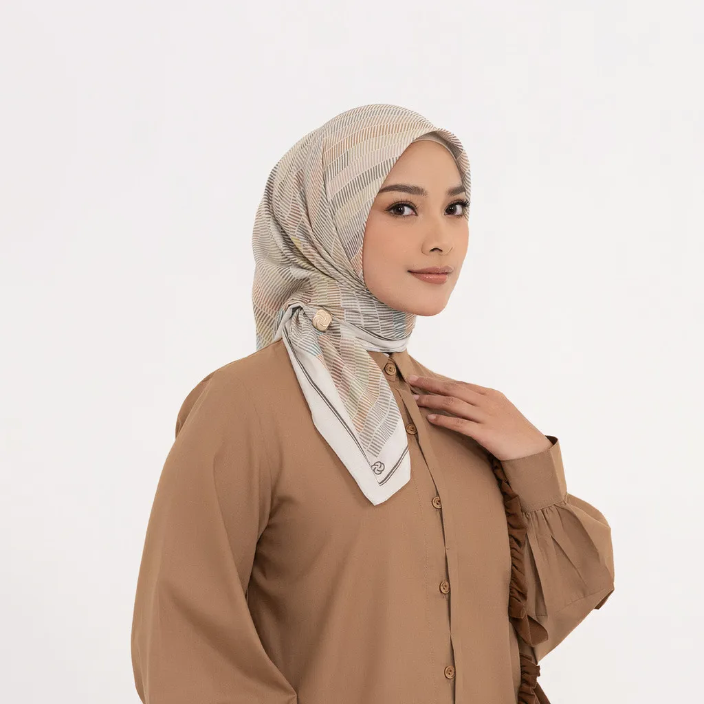 Hijab Motif Segi Empat Deenay Enzi Series