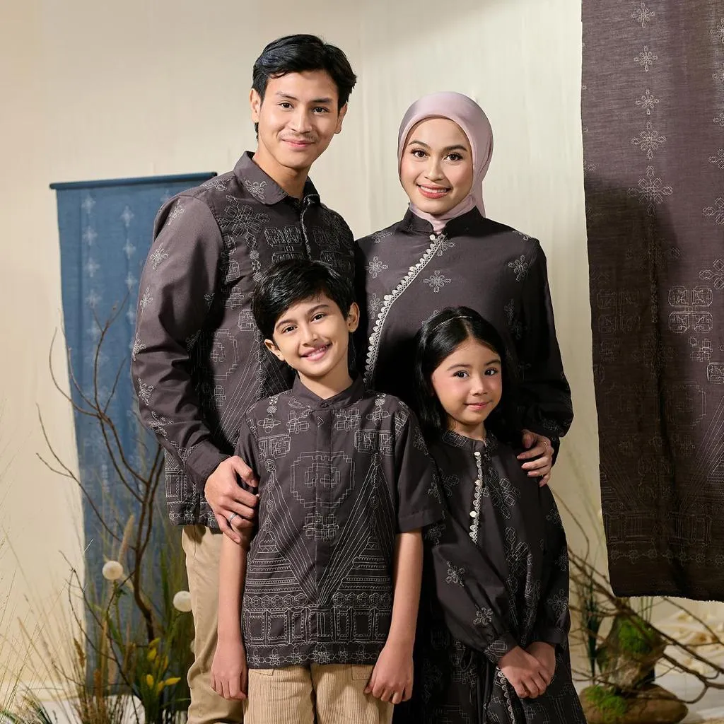 [Raya Collection] ZM Zaskia Mecca - Sarimbit Family Set 3 - Jejak Teduh Ruma | Dress Wanita | Kemeja Koko Pria Anak