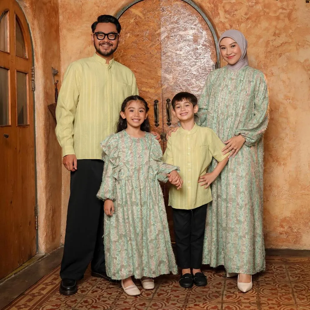 [Raya Collection] ZM Zaskia Mecca - Sarimbit Family Set 3 - Primadona Series Lilya Senja - Gamis Wanita - Kemeja Koko Pria Anak
