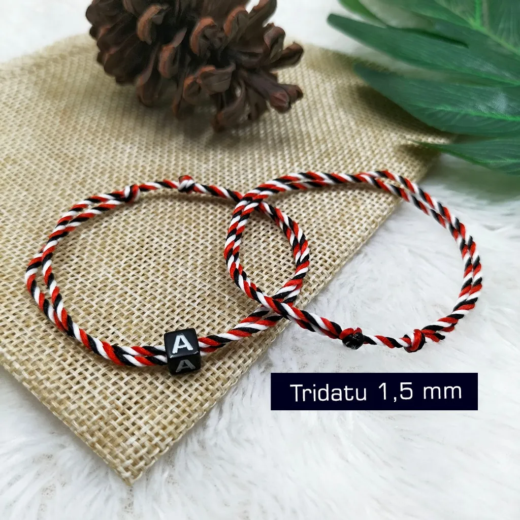 Gelang Tridatu Inisial Huruf Ukuran Tali 1,5 mm