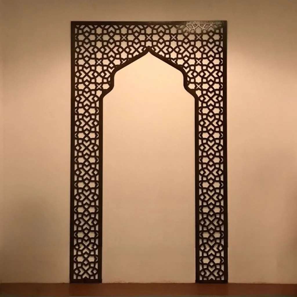 ERGOO Mihrab Musolla Minimalis - Dekorasi Ruang Ibadah Estetik - Kayu Plywood 5mm - Lengkap Double Tape 3M