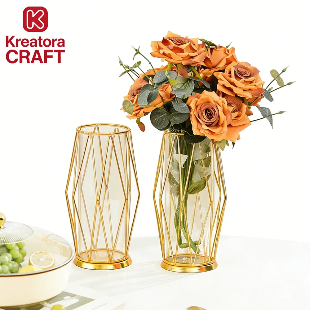 KREA TORA CRAF Alas kaki berwarna emas Dekorasi meja vas besi belah ketupat emas ringan dekorasi vas bunga tabung reaksi kaca hidroponik Light luxury gold diamond-shaped iron vase desktop ornaments hydroponic glass test tube flower arrangement
