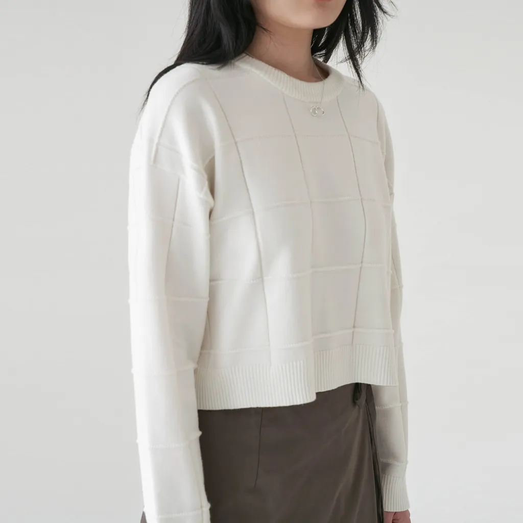 InKano Marri Longsleeves - Cropped top knitted top with embossed pattern in long sleeves.