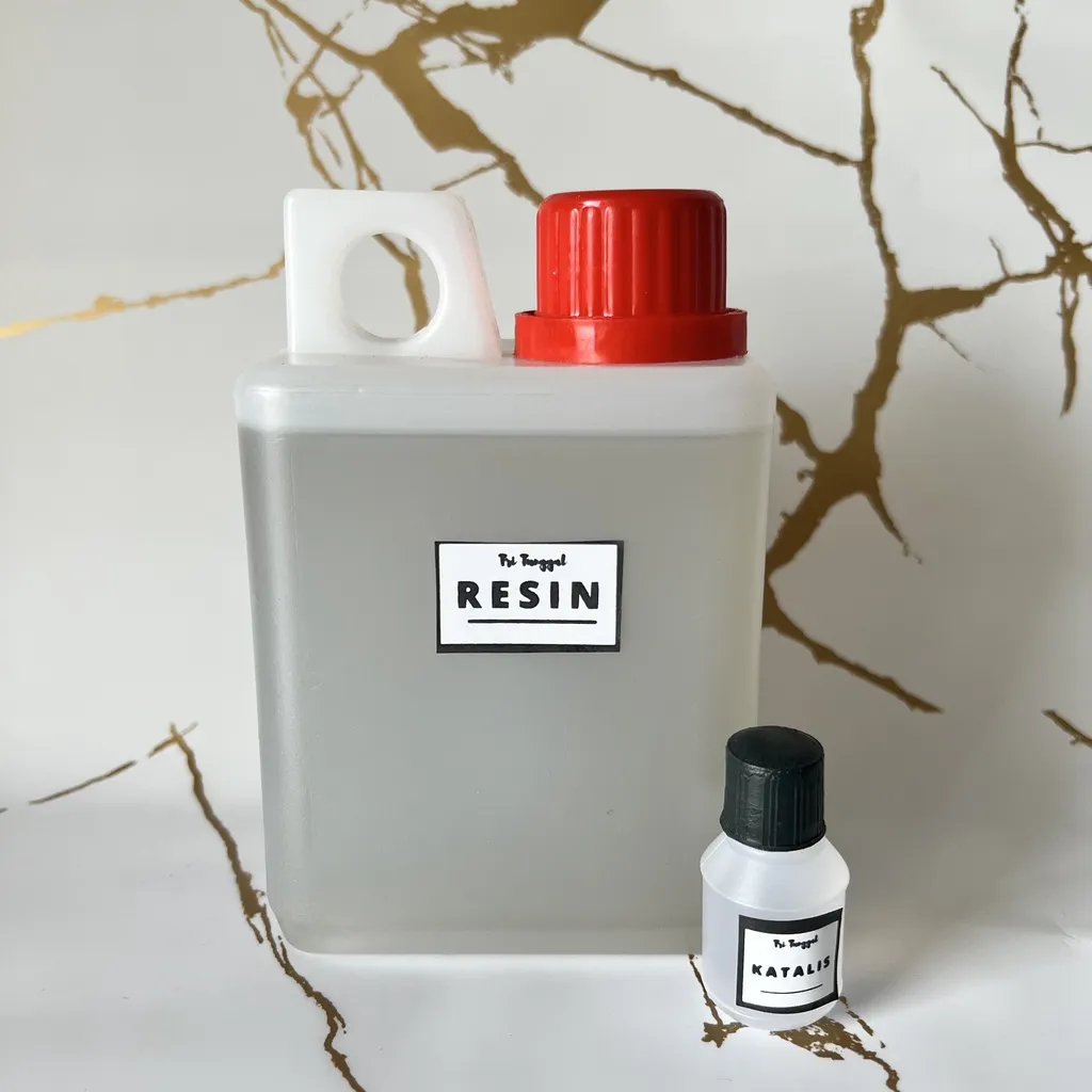 RESIN 500 ml + 10 ml Katalis Bening Recin Polyester Recine Catalis Fiber Acrylic DIY Prakarya Kerajinan Craft Crafting Art Seni Kesenian Kertakes Air Cair Cairan Liquid Alat Peralatan Perlengkapan Home Stuff 1/2 Liter Resinnn Grosir Prakarya Malang