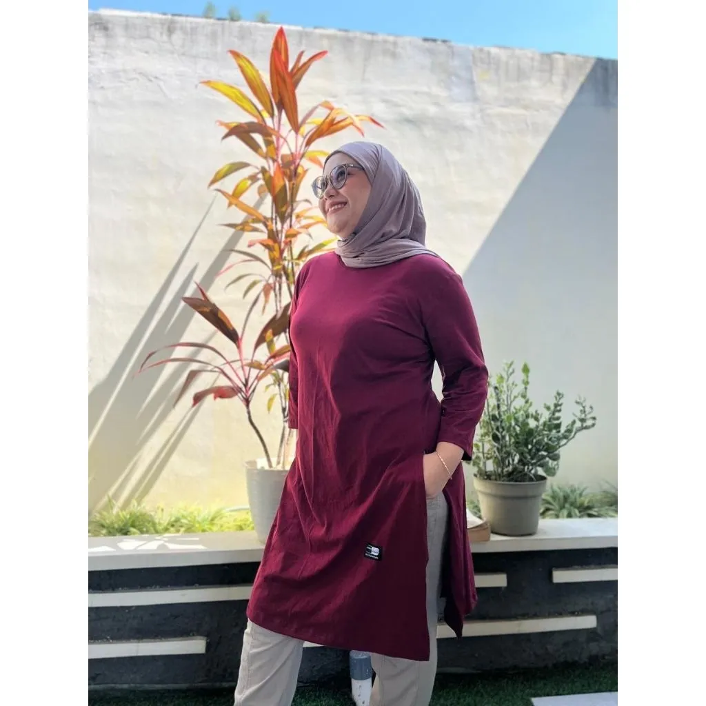 Atasan Wanita Long Tunik Kaos Polos Oversize Bahan Lembut Cotton Combed 24s By WHITE IN BLACK