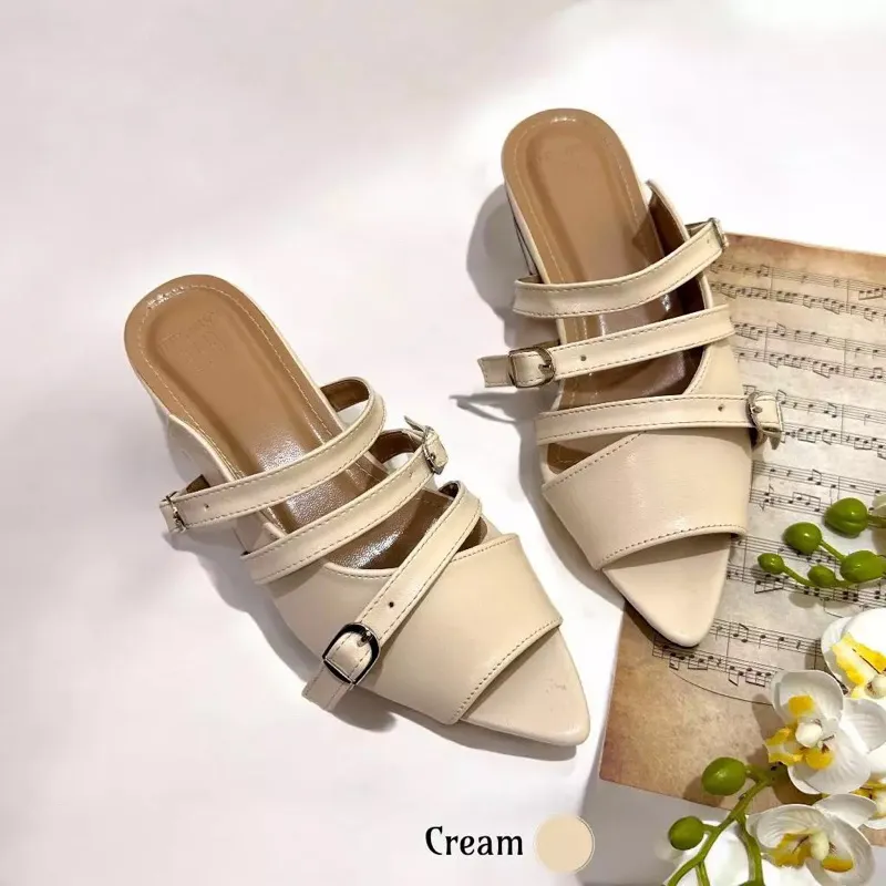 Clover Flat Sandals / Sandal Wanita Mules Flat SlipOn Gesper Lancip / Sandal Wanita Mules Sendal Wanita Slip On Gesper Adjustable Trendy