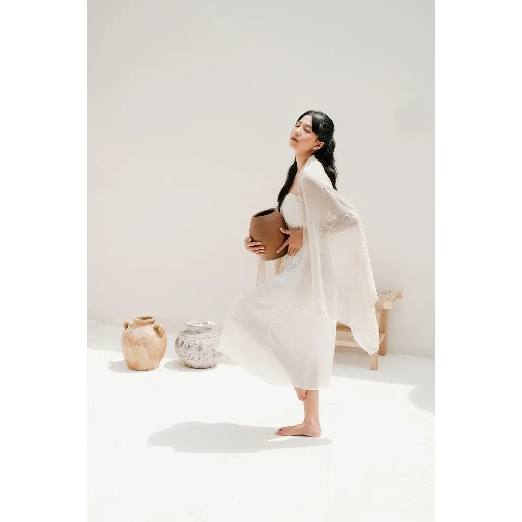 RATU - Dyta in Cream Shawl