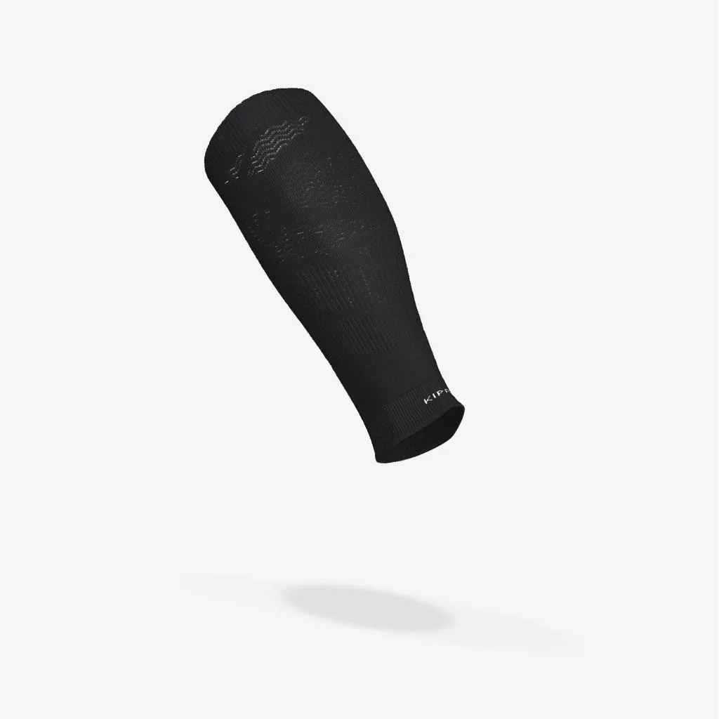 KIPRUN 900 Running Compression Sleeve Black - Deker Betis Lari Kompresi Hitam