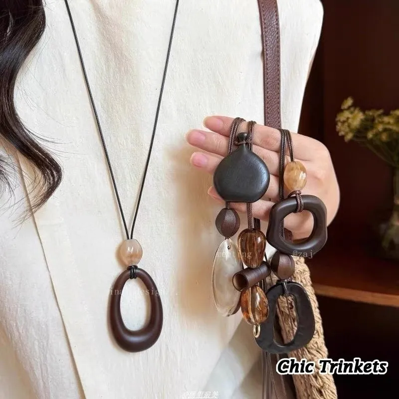 [Chic Trinkets]Kalung Panjang dengan Pendant Lingkaran, Aksesori Etnik Wanita, Desain Unik dan Elegan Y1460