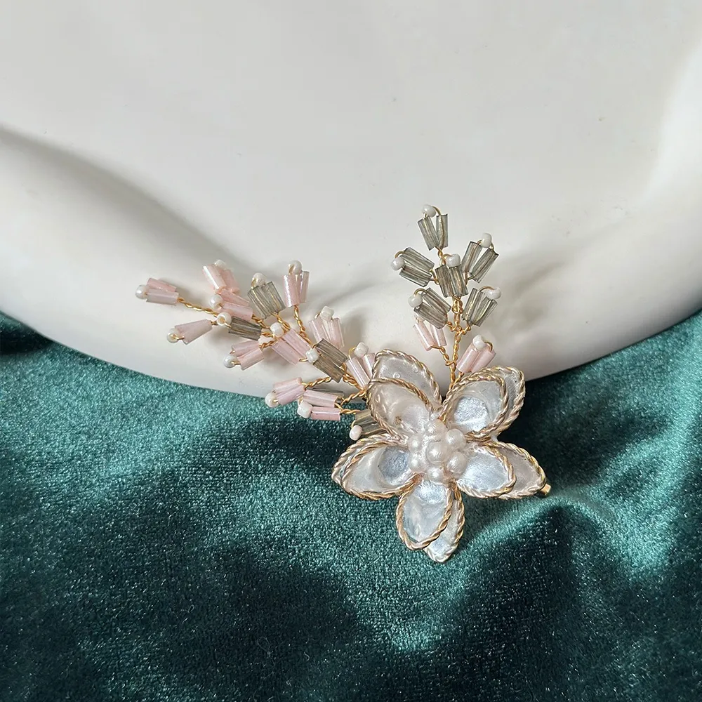 Rainley Premium Handmade Pearl Flower Brooch/ bros / Pin by Solandis