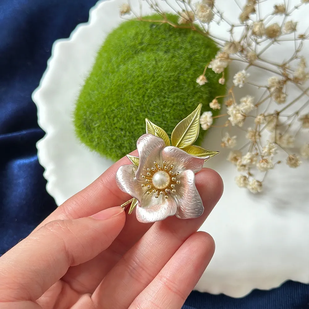 Alden Premium Crystal Flower Bros Brooch / Pin by Solandis