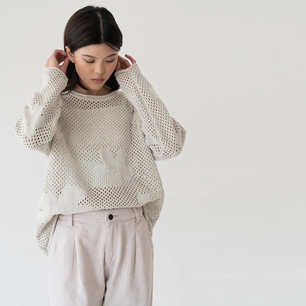 InKano Thyme Clove - Atasan rajut wanita dengan floral details untuk layering