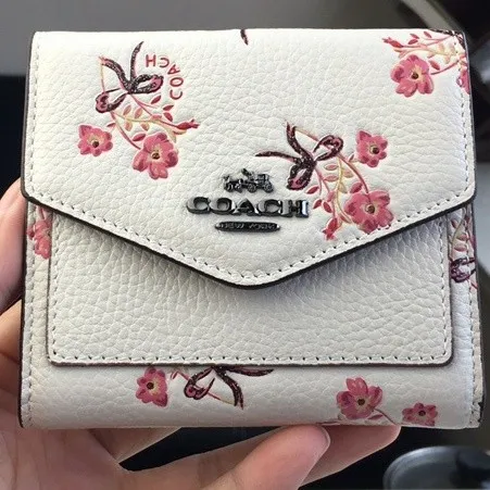 28445 new card holder coin purse polished grain leather zipper coin purse, 11cm (length) x 9.5cm (height). 108-2CW28445-6 DKQB