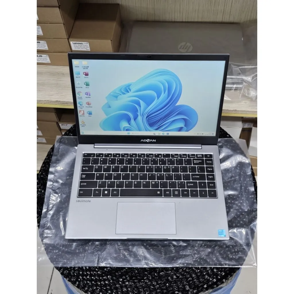LAPTOP LEPTOP NOTEBOOK ADVAN SOULMATE TERBARU RAM 4GB SSD 128GB WARNA SILVER KONDISI TERBAIK SECOND PREMIUM
