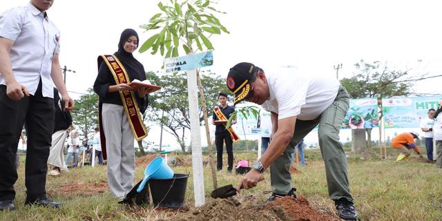 Meredam Efek Bencana Alam Lewat Menanam Pohon, dari Aceh hingga Bekasi