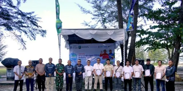 Dinas Lingkungan Hidup Belitung Timur Tanam Ratusan Pohon Cegah Abrasi