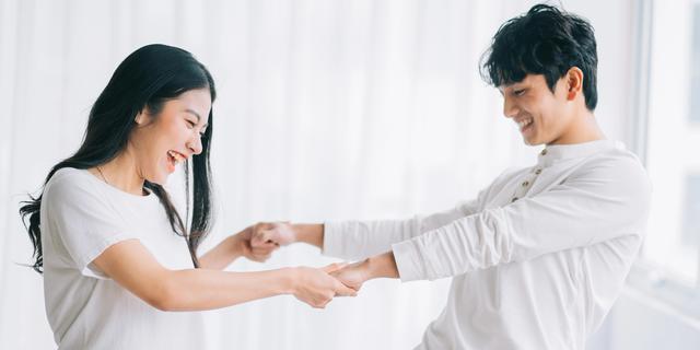 5 Pasangan Zodiak Paling Kompak Hemat Listrik