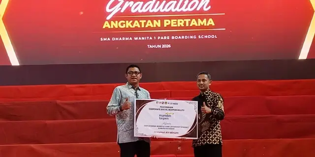Bank Mandiri Taspen Beri Mesin Air Siap Minum ke Sekolah di Kediri