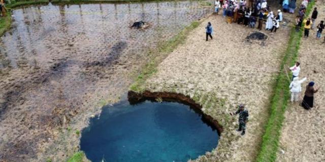 Guru Besar: Fenomena Sinkhole di Sumbar, Cerminan Gagalnya Pengelolaan Tanah dan Air
