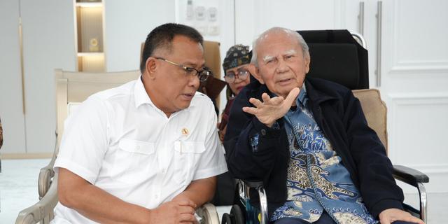 Nasihat Emil Salim untuk Menteri LH Jumhur Hidayat soal Pengelolaan Sampah