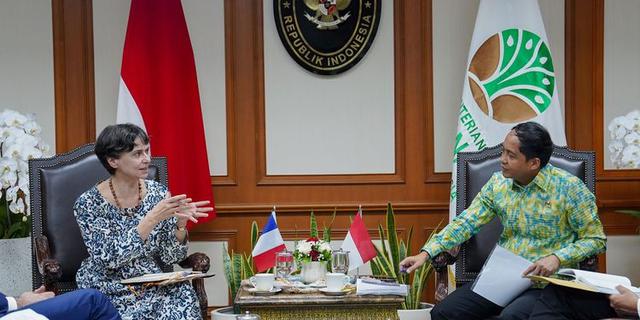 Menhut Raja Juli bareng Pusat Riset Perancis Perkuat Kerja Sama Kehutanan Berbasis Sains