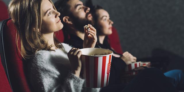 Dari Layar ke Gaya: Inovasi Produk Fashion Ramah Lingkungan yang Terbuat dari Layar Bioskop Bekas