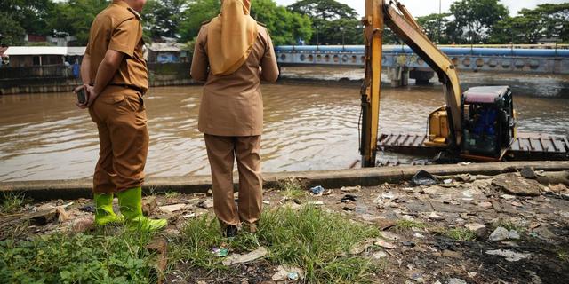 Pembersihan Sampah Dipercepat Ditangani Pemkot Jakbardi Wilayah Terdampak Banjir